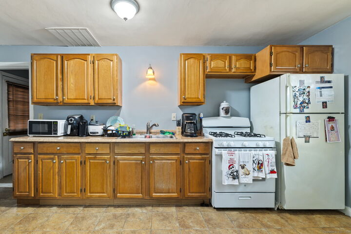 Property Photo: 82 Higbie Drive CT 06108