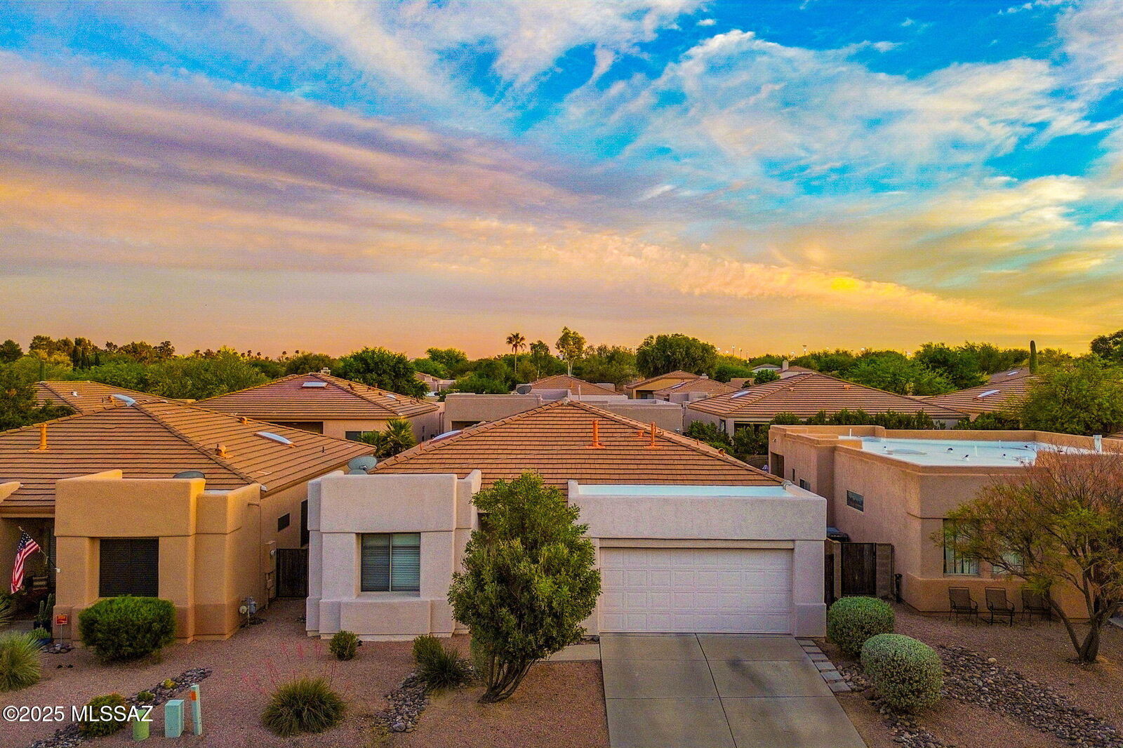 Property Photo: 7446 E Placita Luz De La Luna AZ 85715