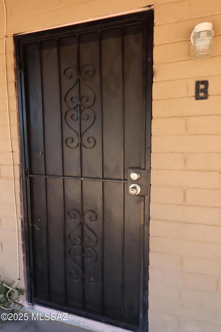 Property Photo: 3026 N Flanwill Boulevard AZ 85716