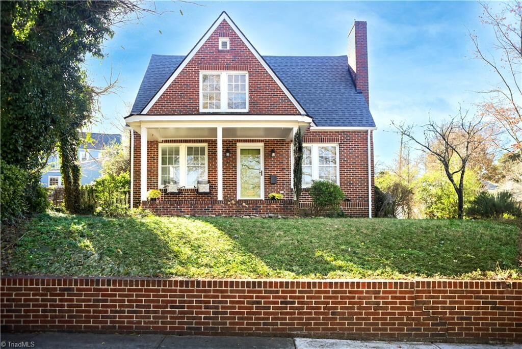 Property Photo:  1805 W Friendly Avenue  NC 27403 