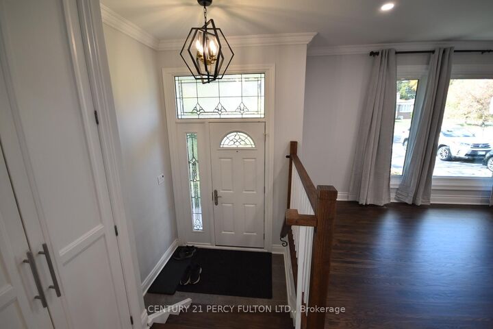 Photo de la propriété: 75 Sloane (Upper) Avenue Upper ON M4A 2A8