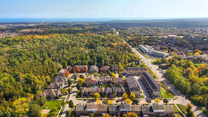 Photo de la propriété:  330 Sparrow Circle  ON L1V 6Y3 