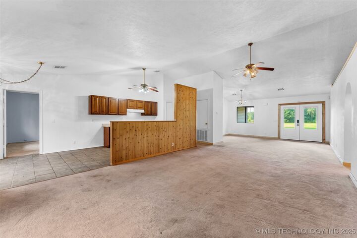 Property Photo: 64594 S 4725 Road OK 74964