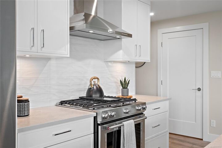 Property Photo:  2520 Hackett Cres 101  BC V8M 0B9 