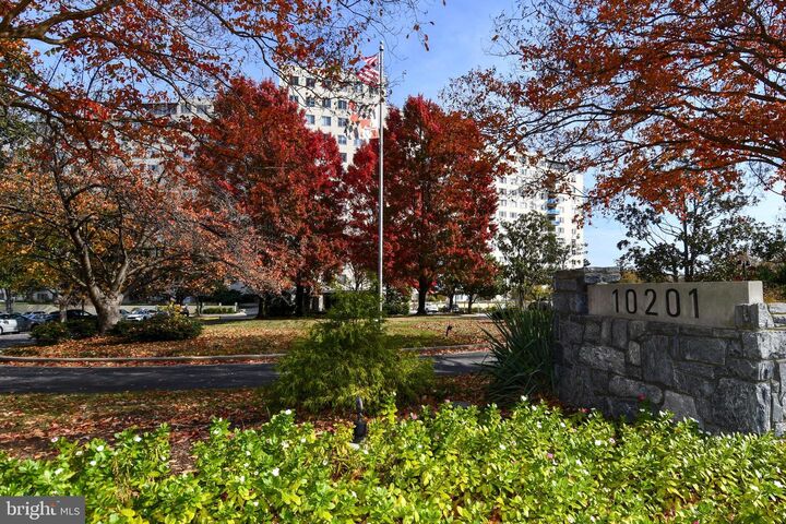 Property Photo: 10201 Grosvenor Place 1015 MD 20852