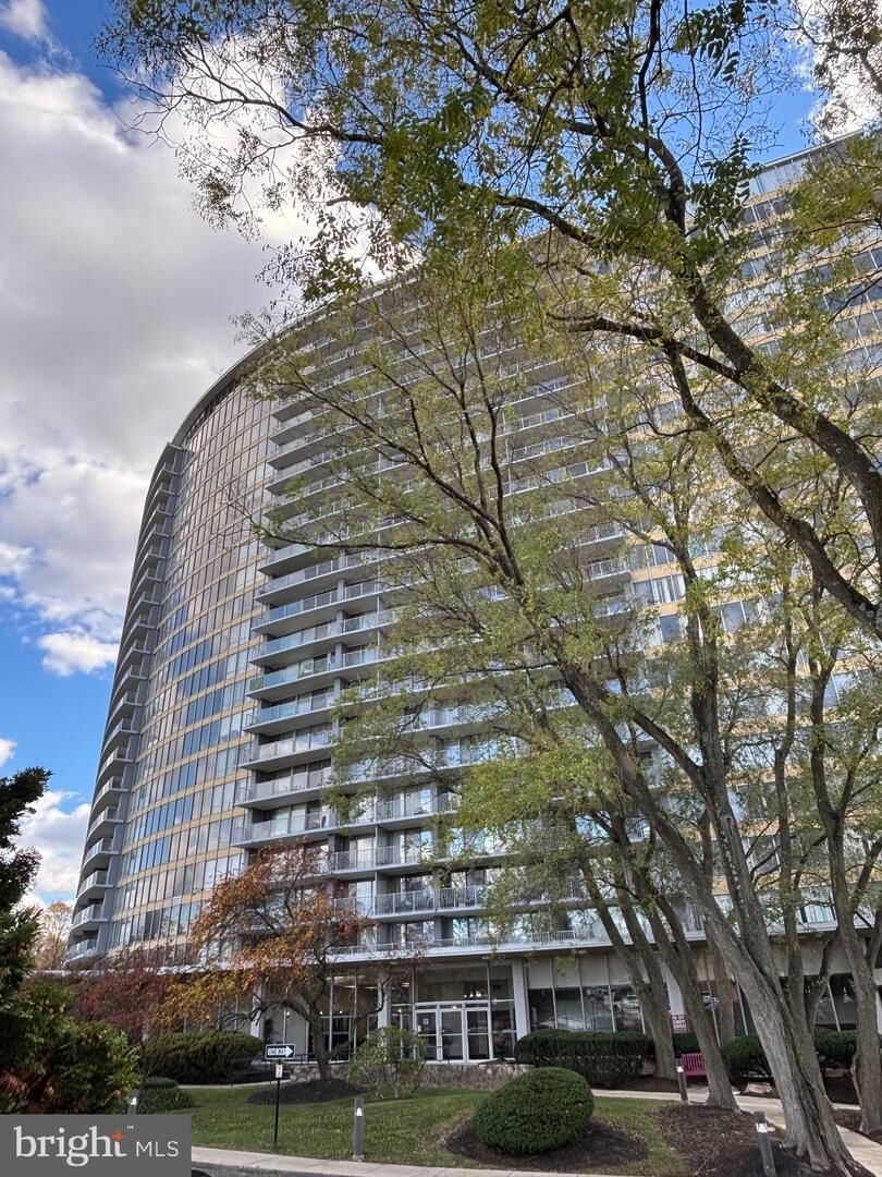 Property Photo:  3900 Ford Road 00 2G  PA 19131 