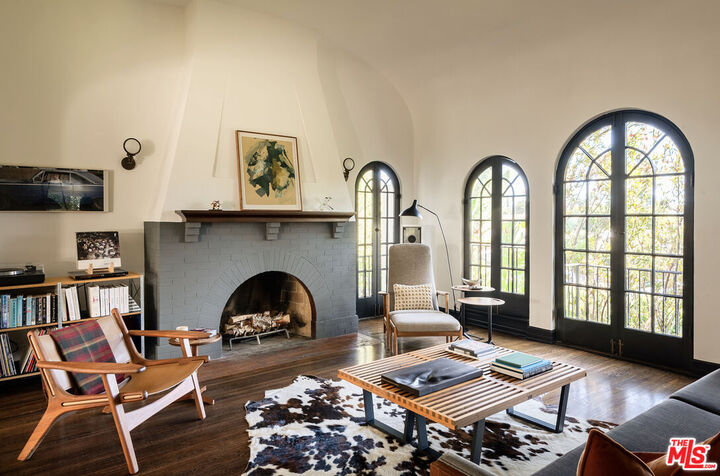 Property Photo:  2073 N Catalina St  CA 90027 