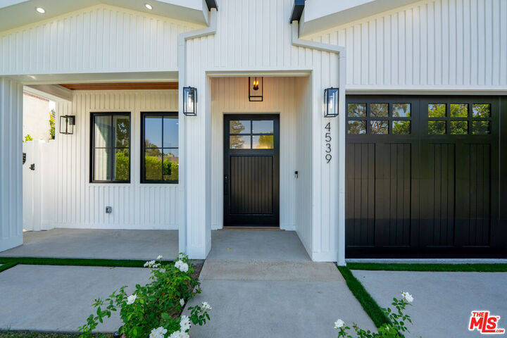 Property Photo:  4539 Longridge Ave  CA 91423 