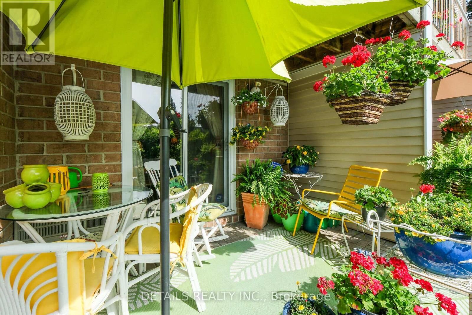 Property Photo:  260 Brittany Drive 103  ON K1K 4M2 