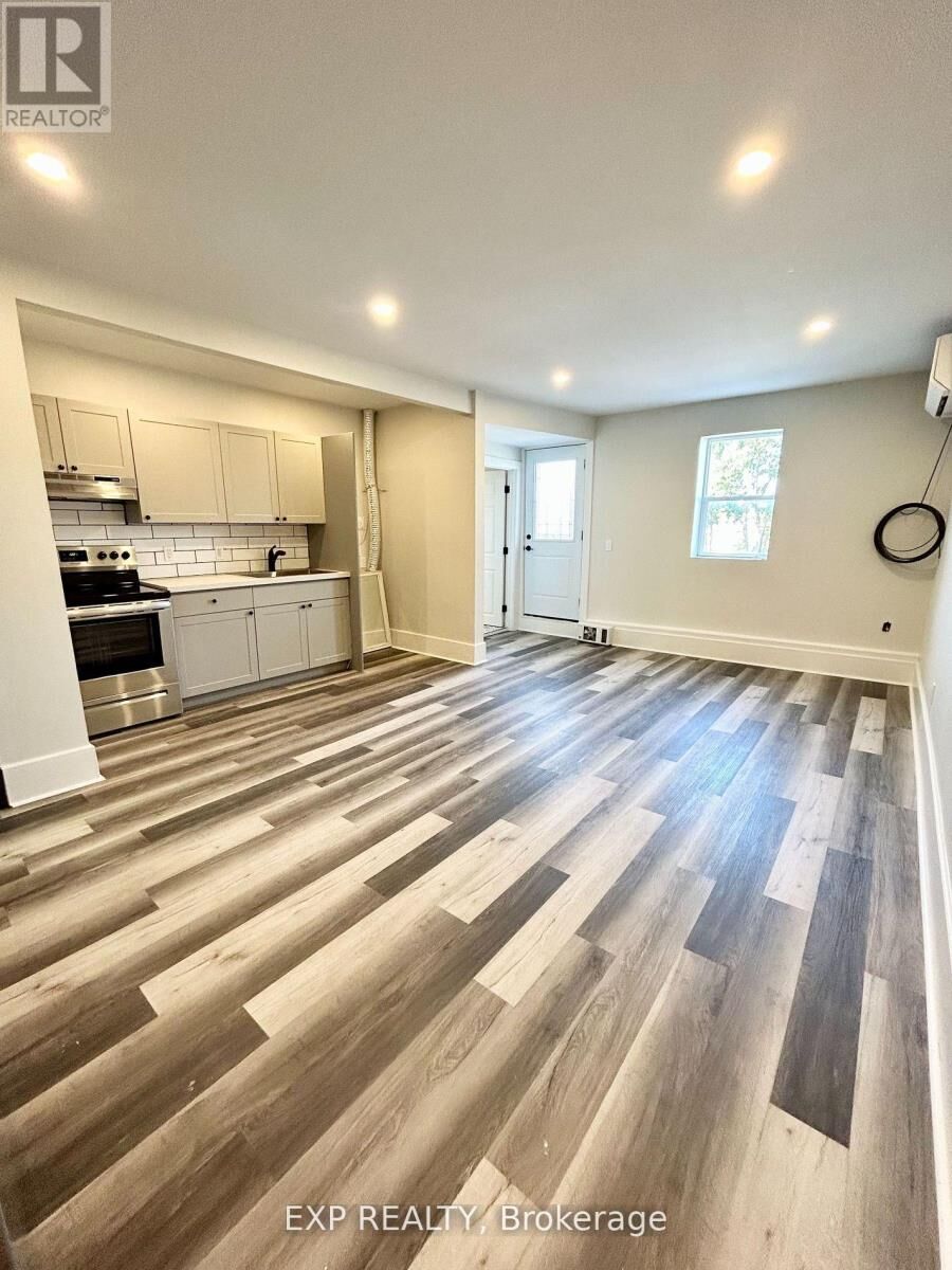 Property Photo:  316 Front Street 2  ON K8N 2Z8 