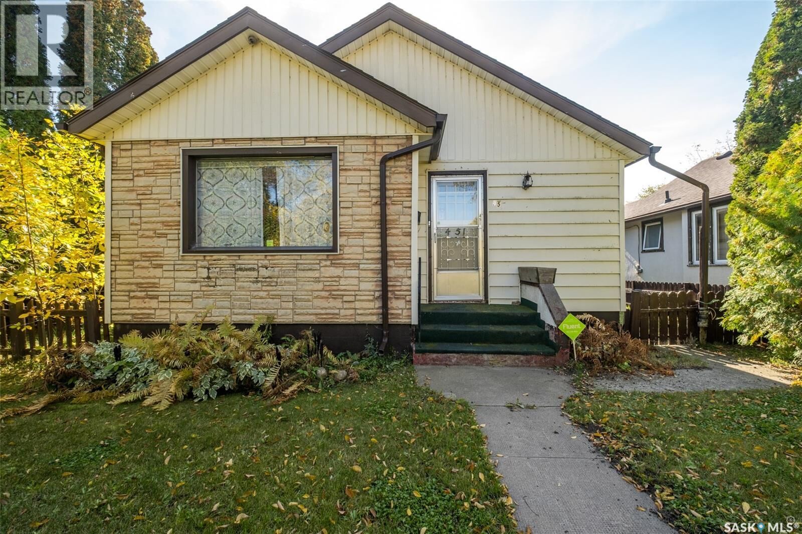 Property Photo:  451 9th Street E  SK S6V 0Y1 