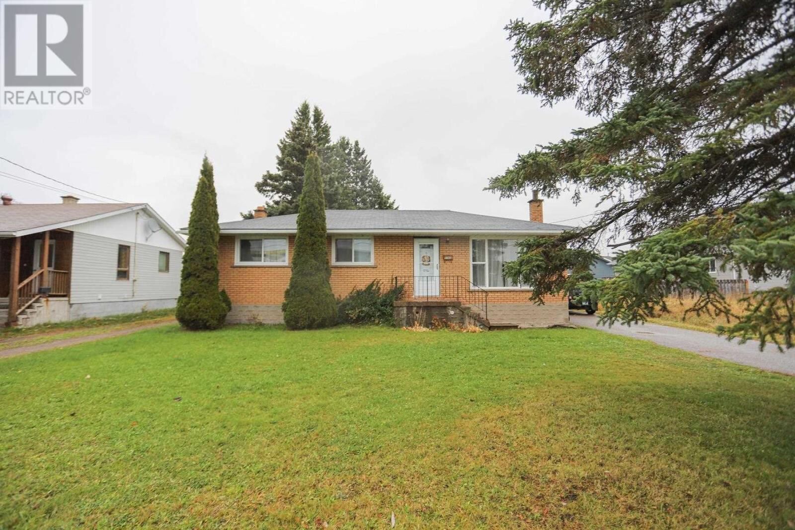 Property Photo:  1142 Peoples Rd  ON P6C 3W5 