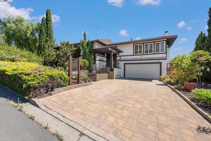 Property Photo: 27896 Adobe Ct CA 94542