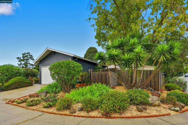 Property Photo: 2604 Marquette Ct CA 94806