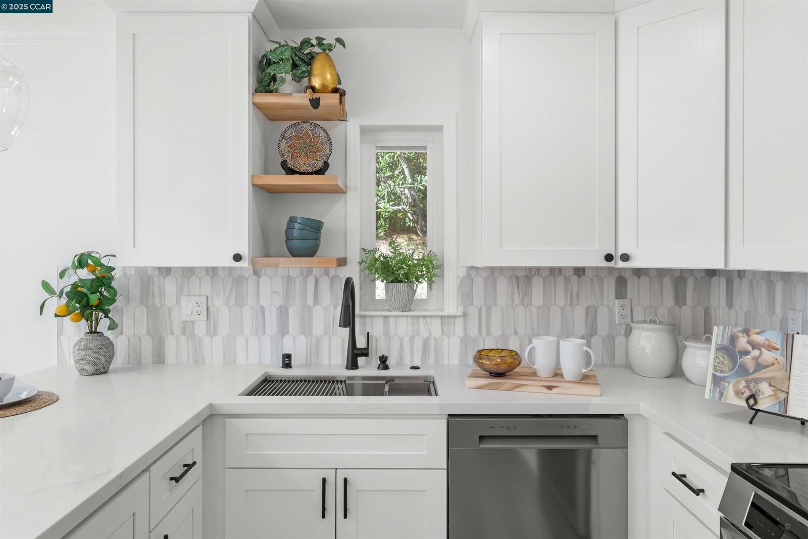 Property Photo:  2933 Ptarmigan Dr 3  CA 94595 