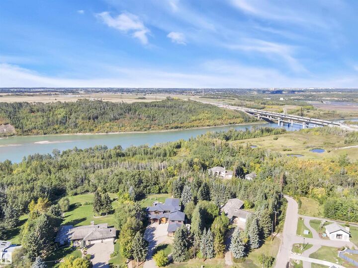 Photo de la propriété:  148 Windermere Crescent NW  AB T6W 0S3 