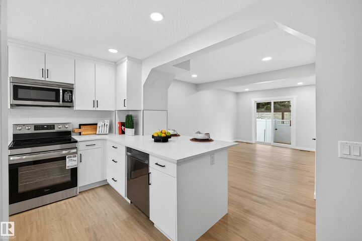 Property Photo:  9619 180 Street NW 36  AB T5T 4L9 