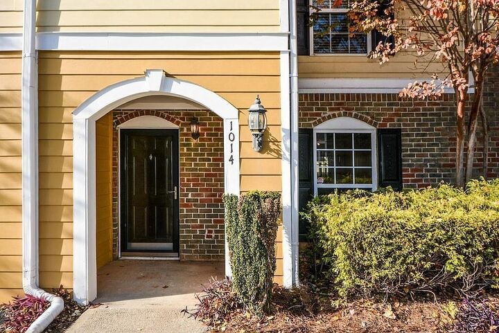 Property Photo: 1014 Summer Place GA 30071