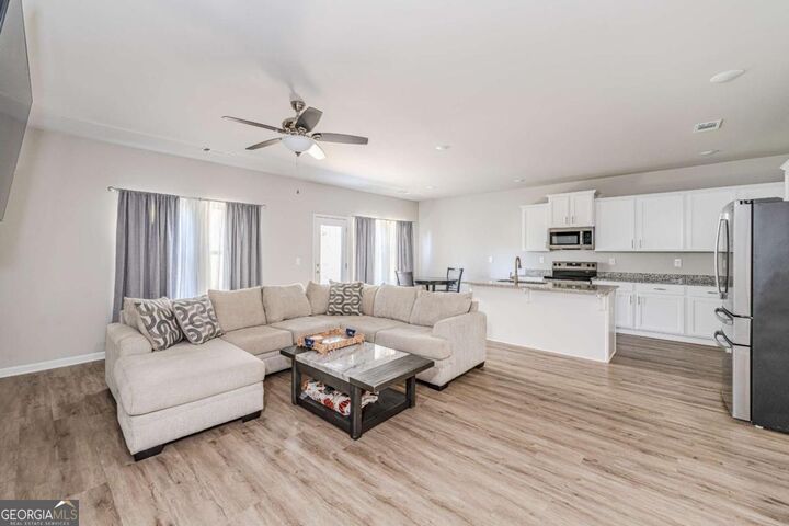 Property Photo: 841 Shannon Circle NE GA 30161