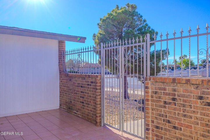 Property Photo: 2000 Solano Drive TX 79935