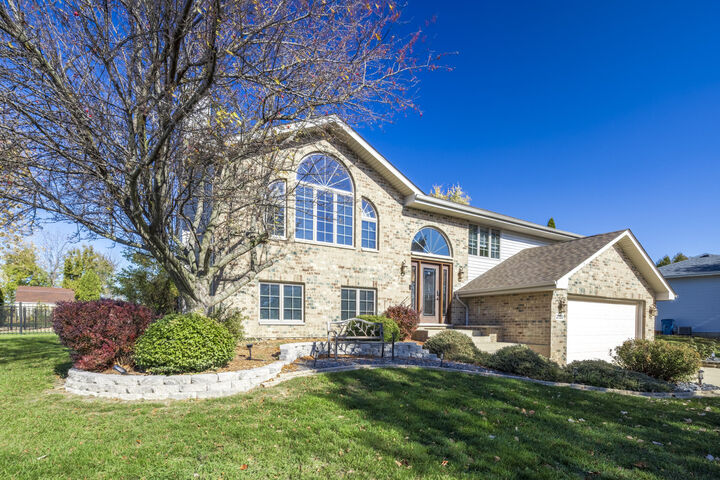 Property Photo:  2720 Painted Leaf Court  IN 46307 