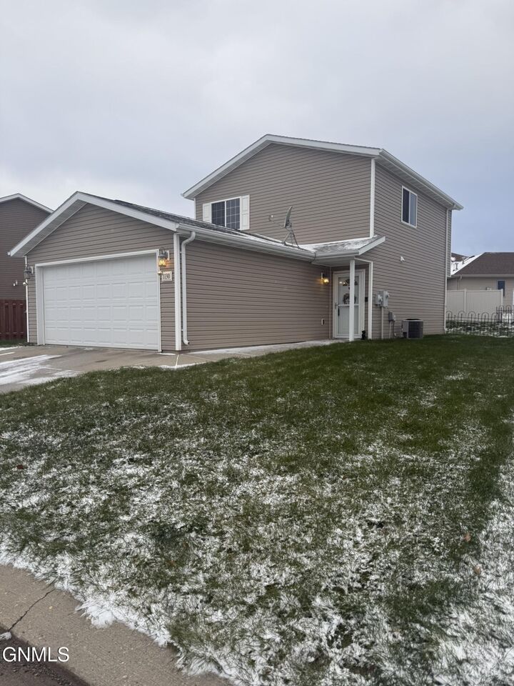 Property Photo:  1130 Madison Lane  ND 58503 