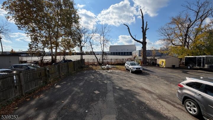 Property Photo: 202 S Stiles St 2L NJ 07036