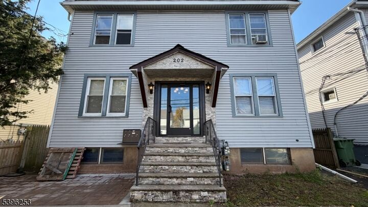 Property Photo:  202 S Stiles St 2L  NJ 07036 