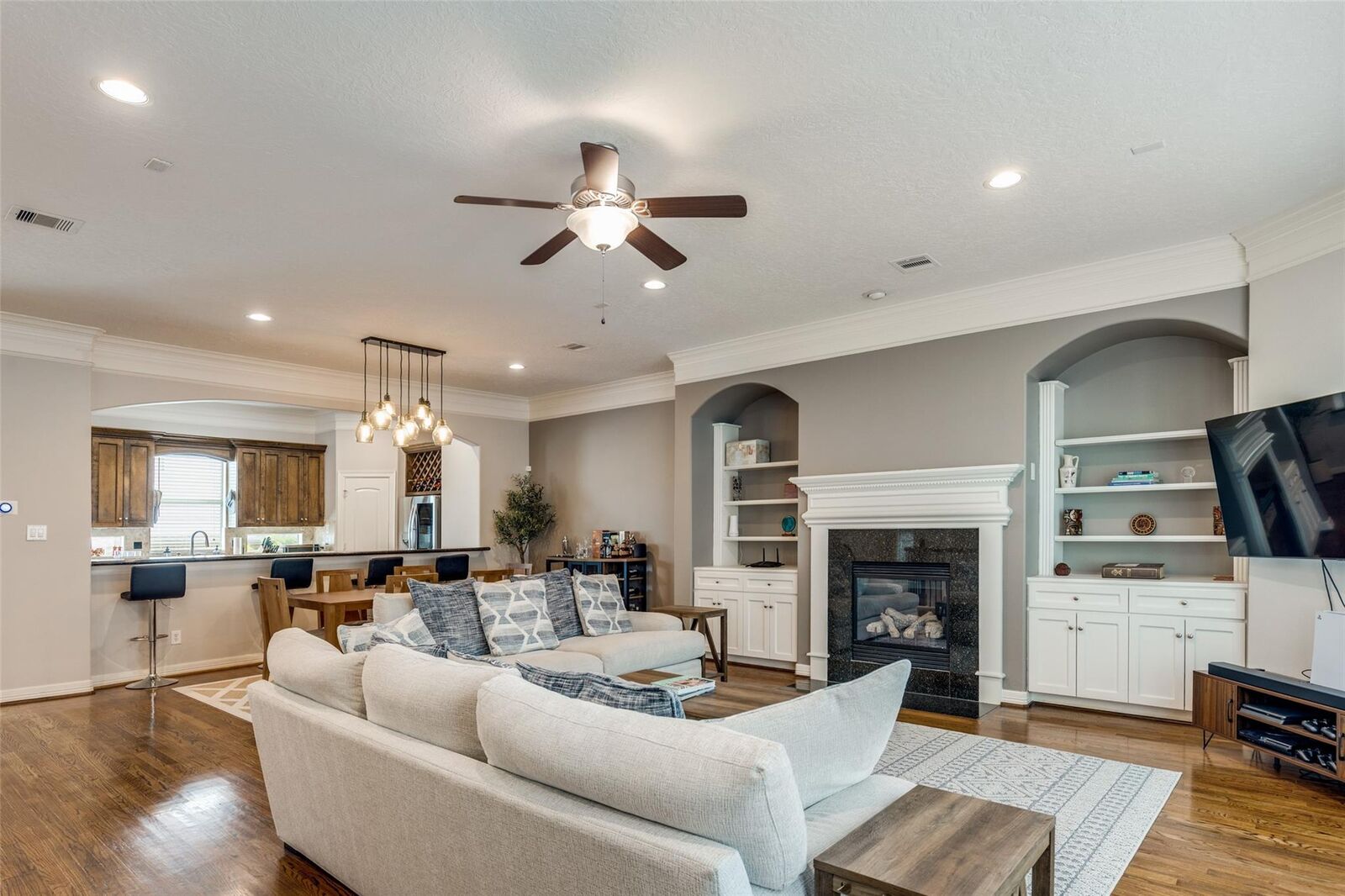 Property Photo: 944 W 22nd Street TX 77008