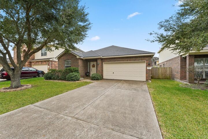 Property Photo: 10010 Wood Leaf Court TX 77521
