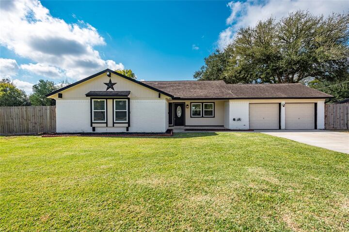 Property Photo:  1695 County Road 965  TX 77511 