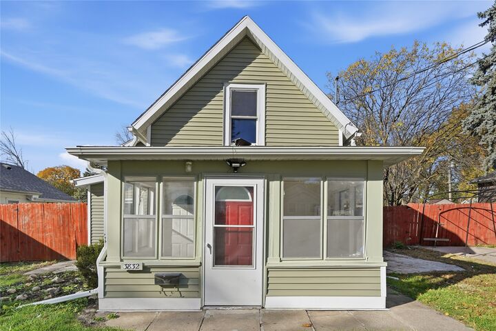3832 13th Street  Des Moines IA 50313 photo