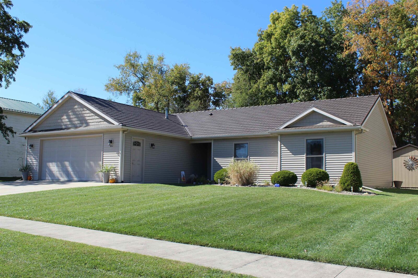 Property Photo: 811 Thomas Drive IN 46703