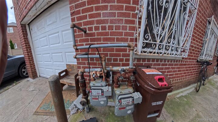 Property Photo:  1822 Seward Avenue  NY 10473 