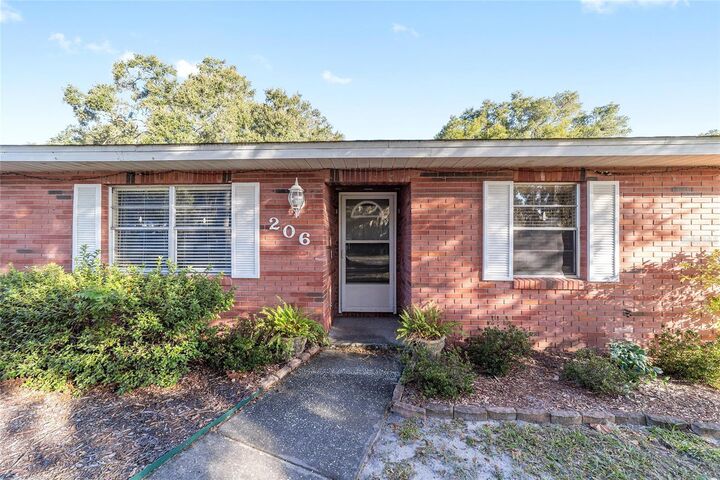 Property Photo: 206 E Fountain Street FL 34731