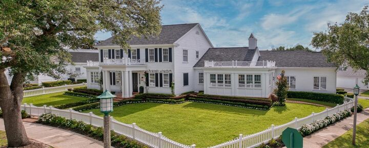 Property Photo: 423 Arbor Circle FL 34747