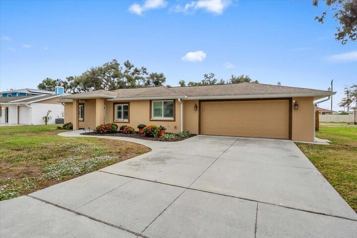 Property Photo:  720 Myrtle Avenue  FL 34285 