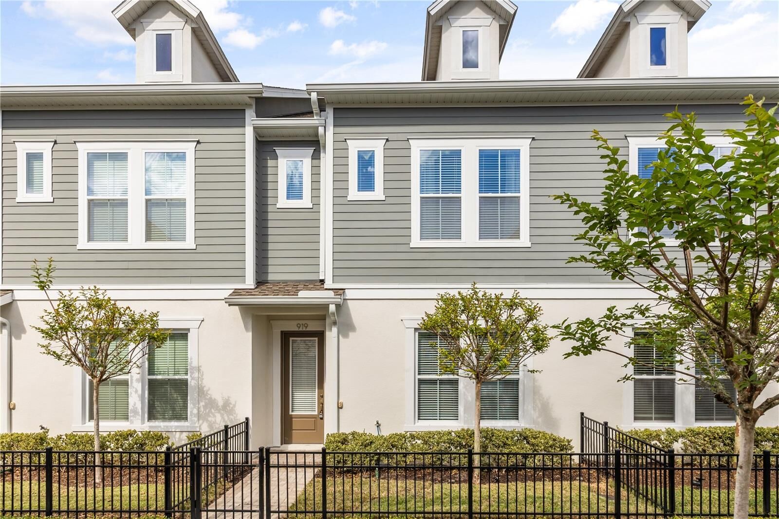 Property Photo: 919 Wild Date Lane FL 32746