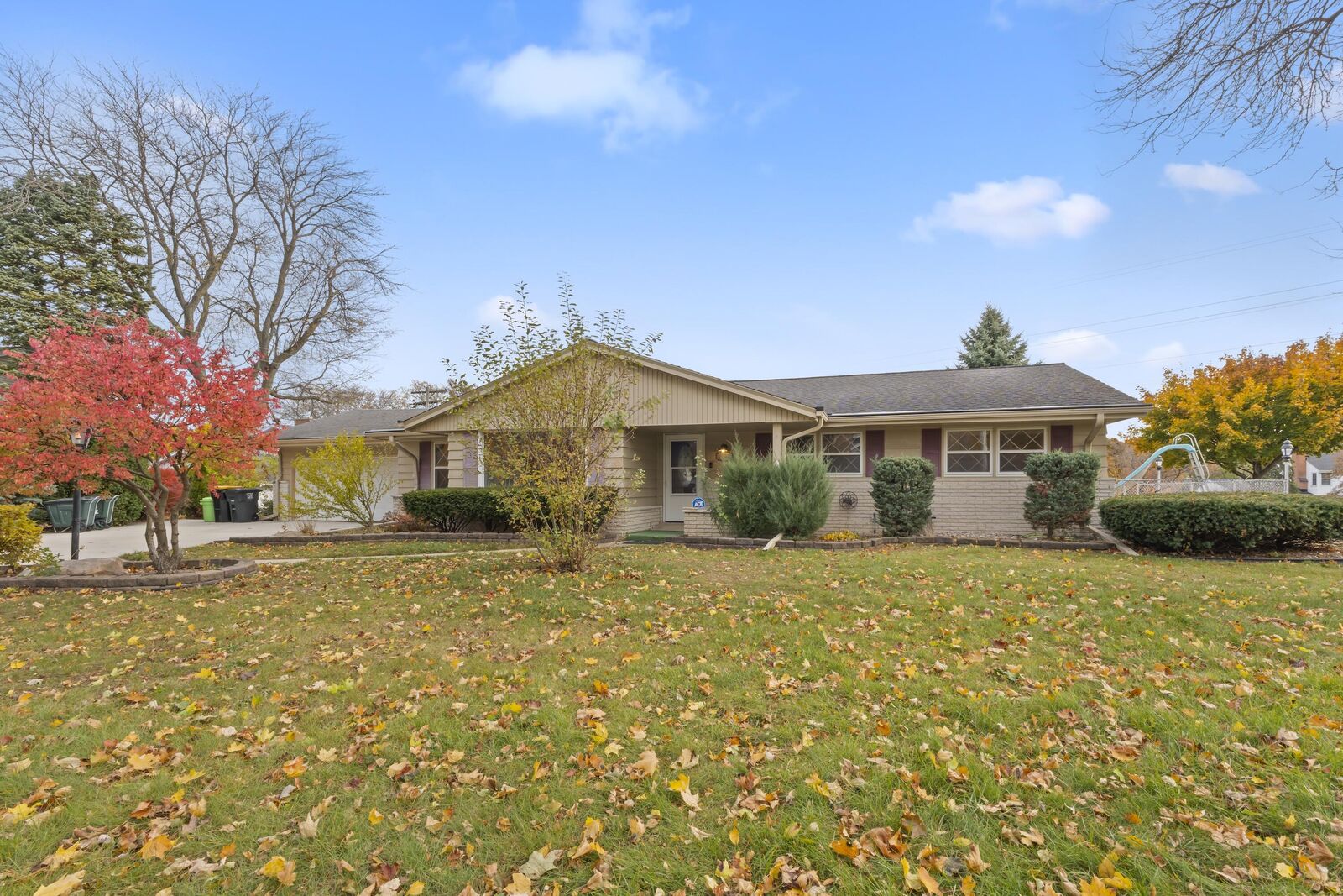 Property Photo: 2808 N Park Dr WI 53222