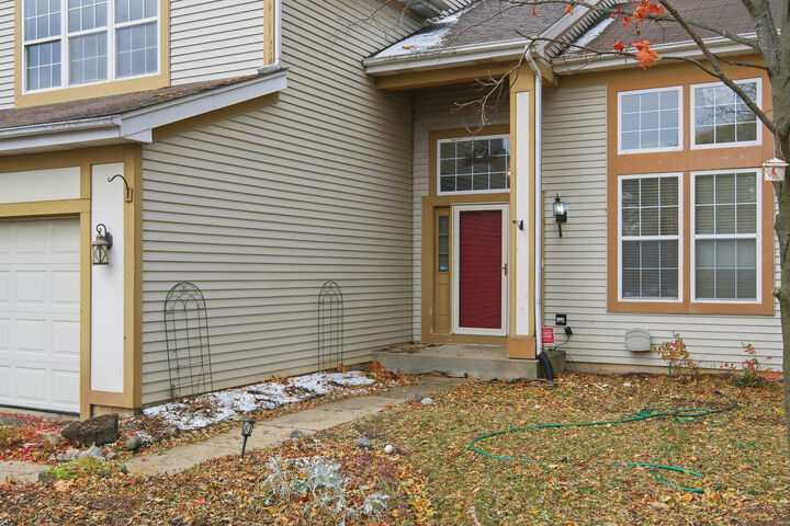 Property Photo:  684 N Autumn Circle  IL 60046 