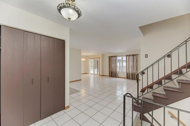 Property Photo: 870 Longford Drive IL 60172