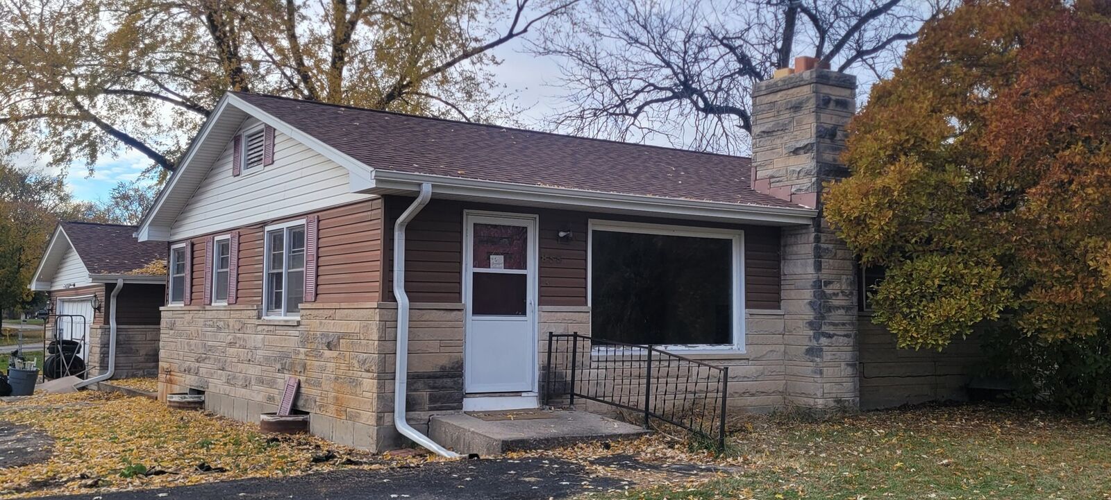 Property Photo: 833 Gary Avenue IL 60506