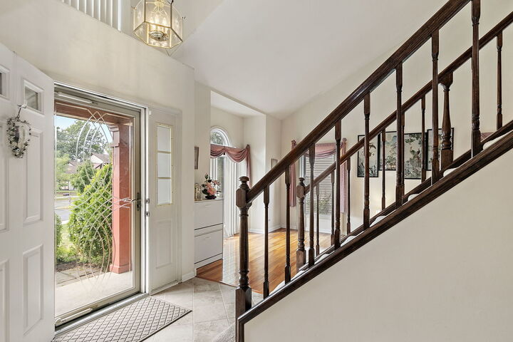 Property Photo:  2404 Baldwin Court  IL 60193 