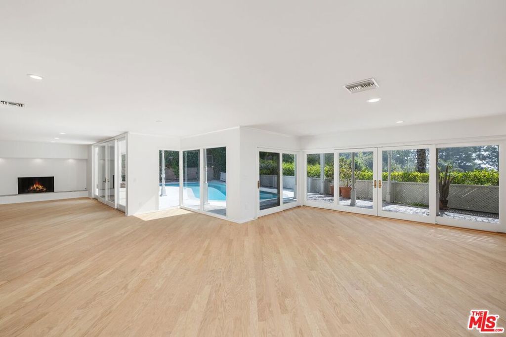 Property Photo:  1700 Rising Glen Road  CA 90069 