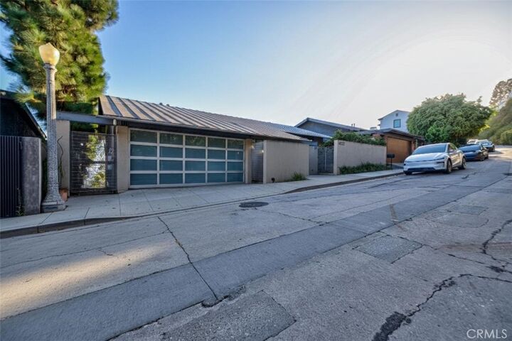Property Photo:  4022 Braeburn Way  CA 90027 