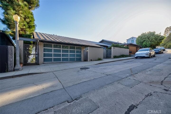 Property Photo:  4022 Braeburn Way  CA 90027 