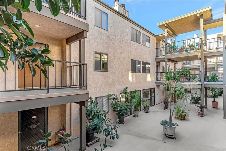 Property Photo:  605 Redondo 308  CA 90814 