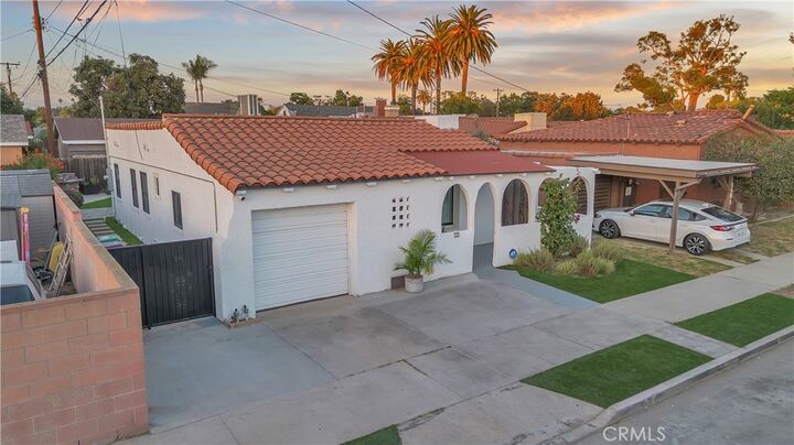 Property Photo:  721 E 59th  CA 90805 