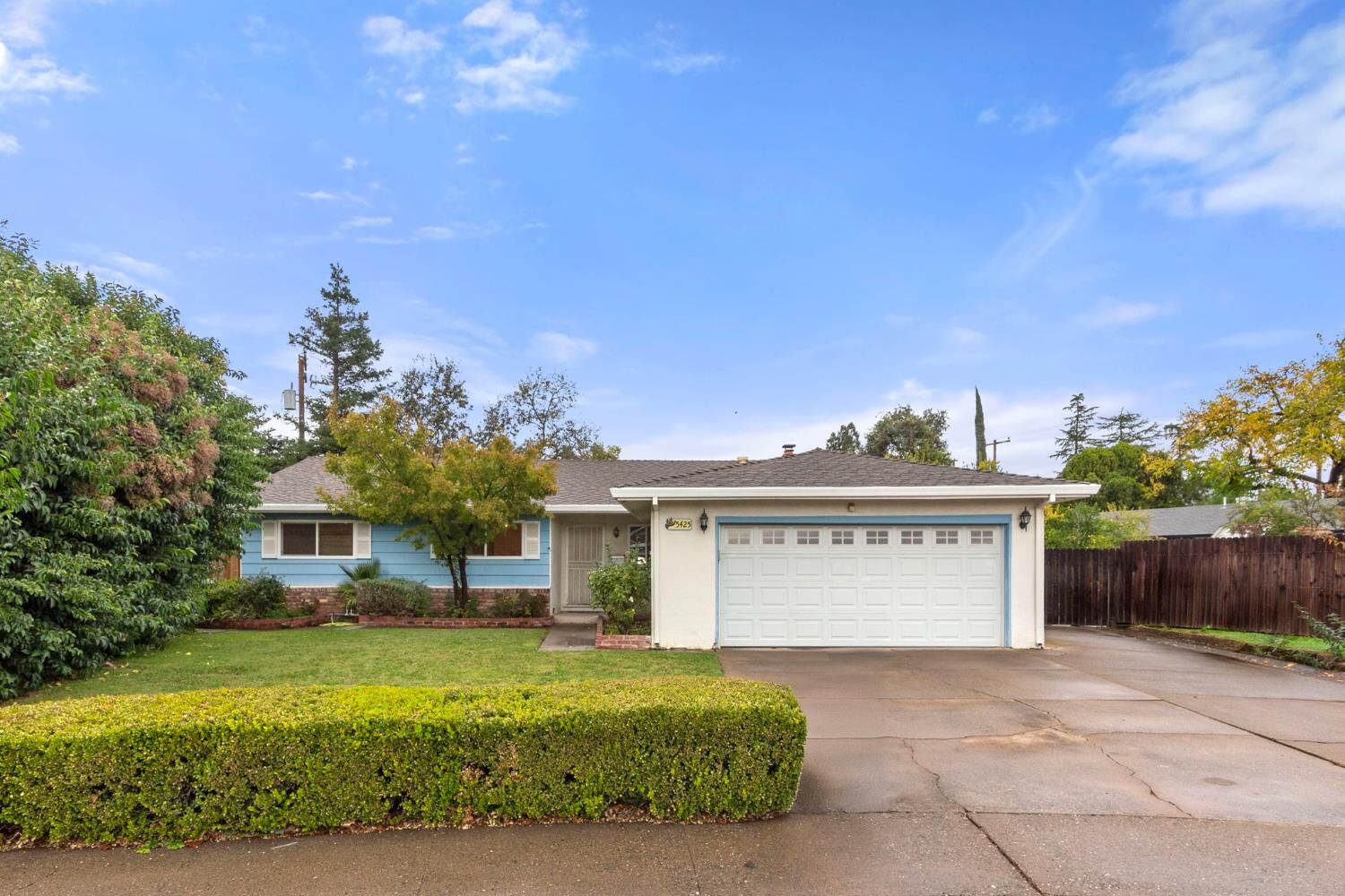 Property Photo: 5425 Kirkland Way CA 95608