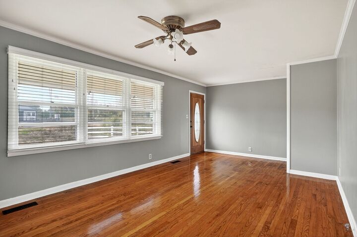 Property Photo:  824 W Broad St  TN 37166 